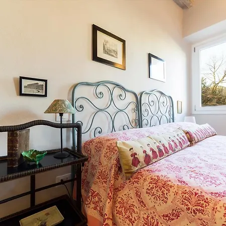 Oltrarno Real Mood Florentine Apartment